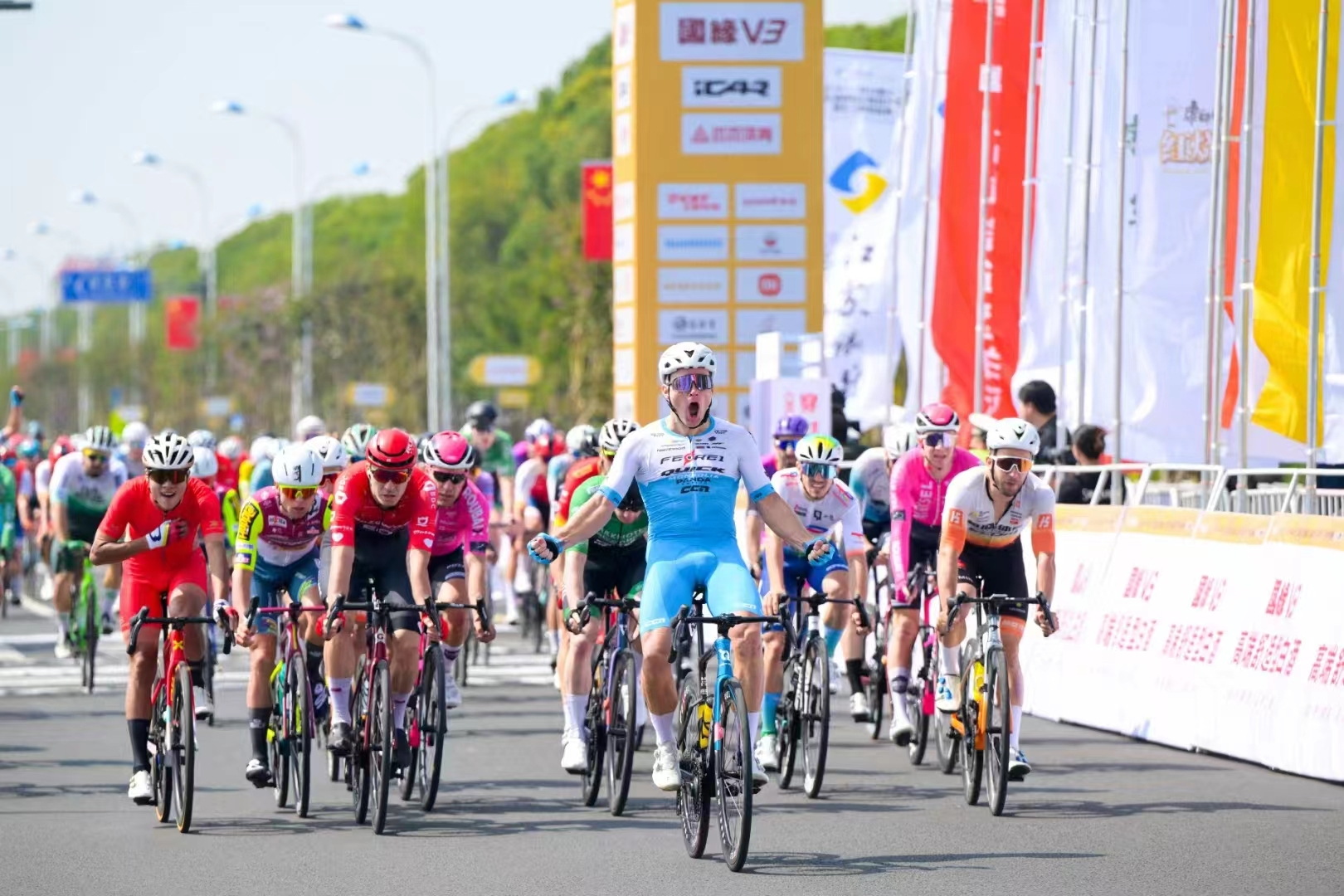 Taihu Lake Race: FEREI’s Martin Outshines Competitors in a Dazzling Sprint